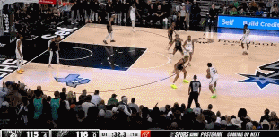 这反应！这臂展！文班极限钉板大帽收下篮板 裁判回放后判好帽