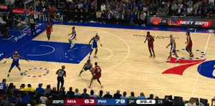 因祸得福？布莱恩特被帽翻未回防 队友抢断后助攻他前场扣空篮