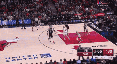 行云流水！公牛抢断四人快下 武切维奇双手暴扣打停开拓者！