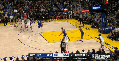 克莱TJD神奇的化学反应！克莱空接送TJD双手暴扣 尼克斯只剩1暂停