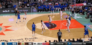 防守确实无敌！文班扑防大帽三分 还直接收回手里拿到球权