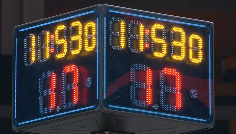 打平NBA！山东发球后表没走 裁判看录像确认时间