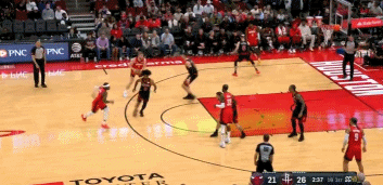 暴力美学！杰伦-格林底线切入单臂炸扣