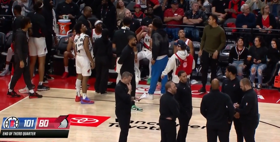 稳了？快船三节领先开拓者21分！