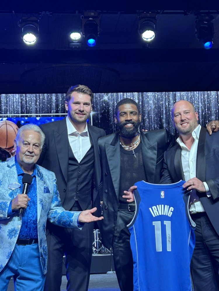 乐善好施！东契奇与欧文各捐3.3万美元用于达拉斯慈善事业