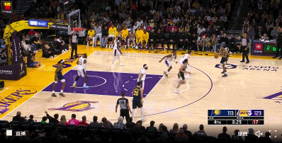 不太满意？刀哥抬手三分命中追到只差7分 哈姆双手插袋摇头无奈