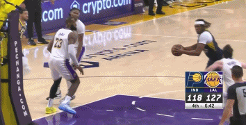 这里夫斯防守特纳被吹罚犯规 哈姆使用第二个挑战但失败