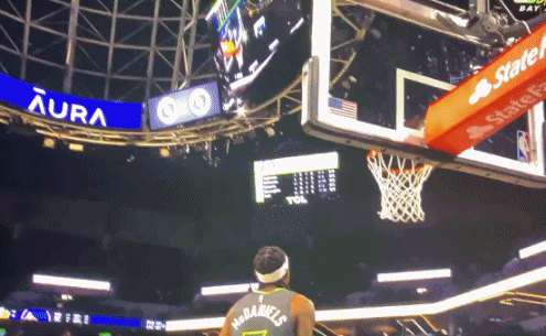 麦克丹推翻空中的TJD！勇士球迷：如果是追梦推的 人们会怎样？