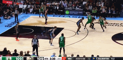 霸气，霸气！塔图姆错位卡佩拉 持球突破腾起单手拉弓战斧劈扣！