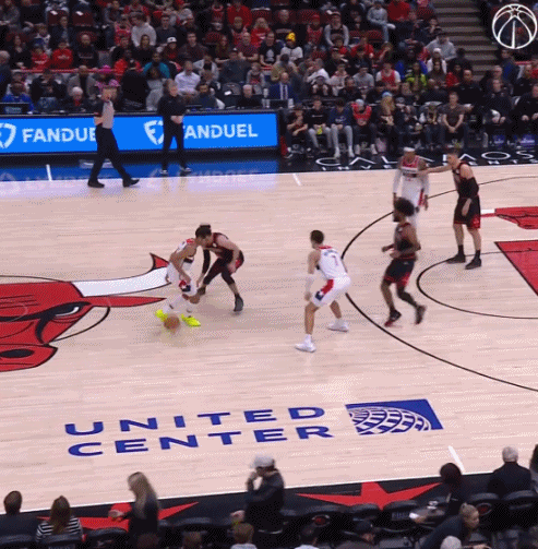 有点晕！普尔撤步+变向+跳步一通耍 单吃科比-怀特