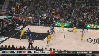 一攻一防！乔治抢断哈利伯顿传球 一条龙反击劈扣