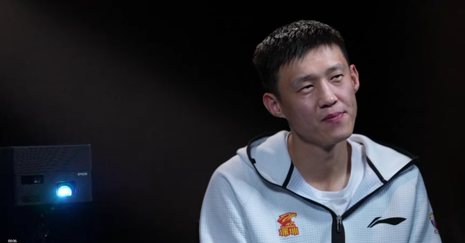 周鹏：输菲律宾我砸了更衣室 看不惯年轻队员只会说尽力了！