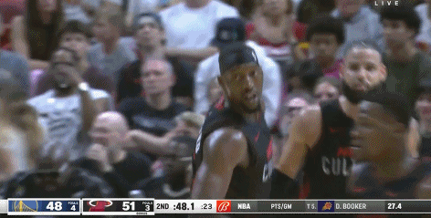 状态崩盘！保罗又被海史密斯生断 半场已经3失误！