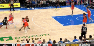 冲击十连胜！阿门-汤普森神奇一球打进 火箭开局一度15-2领先