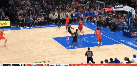 惊呆所有人！以赛亚-乔炸裂单臂骑扣杰夫-格林 队友陷入疯狂