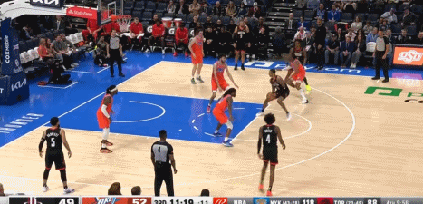 小史密斯面对霍姆格伦中投打成2+1 裁判回看后吹一级恶意犯规