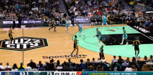 给他一个中锋！保罗挡拆后往天上一扔 TJD单手砸扣！