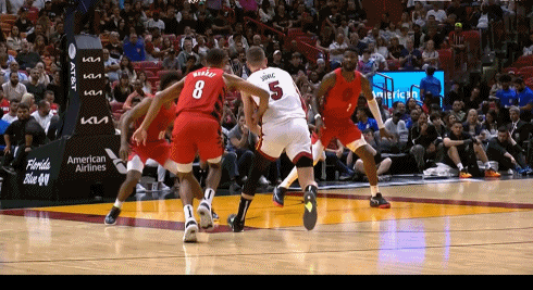 晃过顿宝！约维奇潇洒欧洲步左手上进 神似“妖刀”吉诺比利