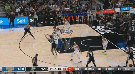 什么怪物！文班压哨三分 轰下生涯纪录第40分 已经40+20了！