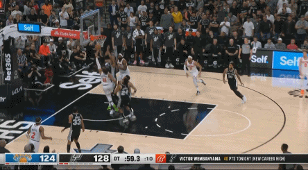 锡伯杜你……米切罗早就一瘸一拐了 还拼尽全力补篮命中！