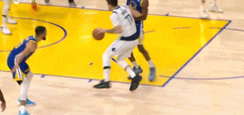 追梦被晃起然后一巴掌打东契奇脸上 不过东契奇走步在先