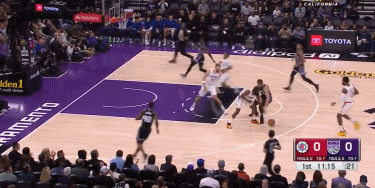 整的啥玩意！快船快攻3打1 乔治草率抛投不进