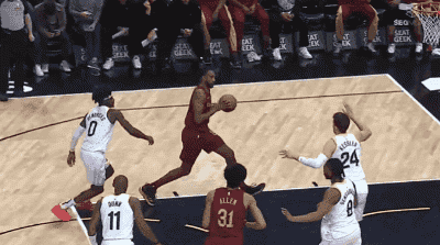 看着都疼！凯斯勒防守被小莫布里肘部打到 遭遇鼻骨骨折！