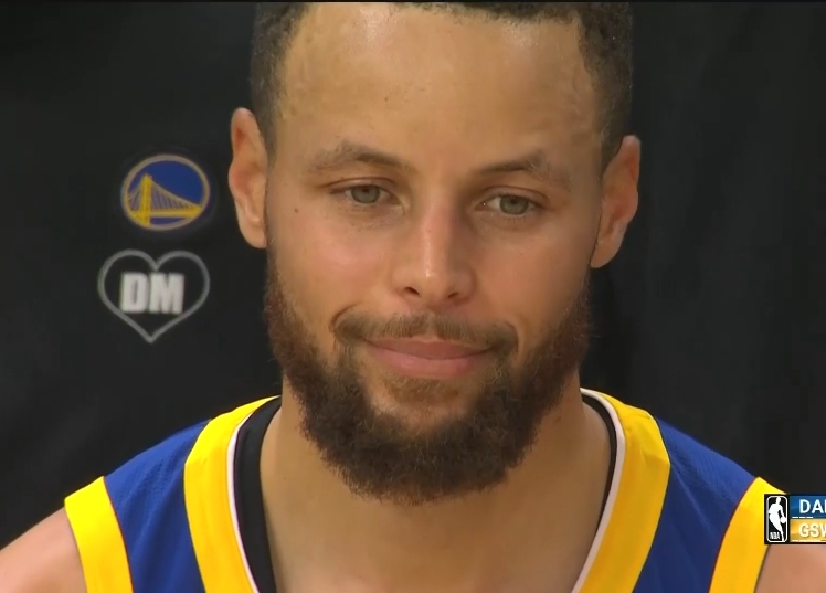 学着点小库！保罗连得5分带队反超 库里在板凳席看得直摇头！