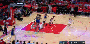 太舒展了！阿门-汤普森反击滑翔双手暴扣