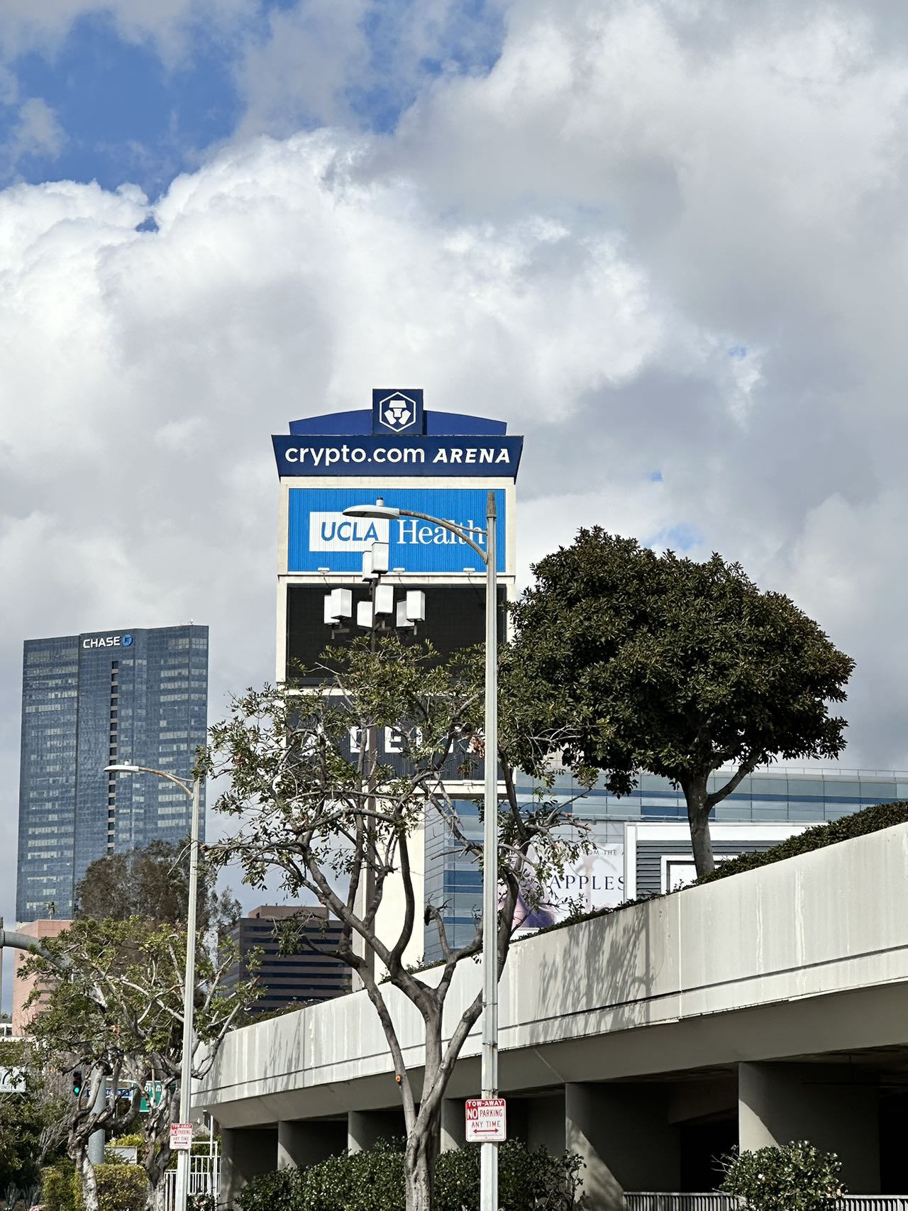 小吧来看快船和掘金的赛前训练啦来看小吧都逮到了谁