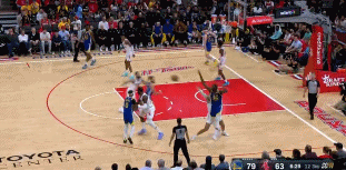 库里速射三分被范弗里特撞翻！火箭选择挑战但是失败！