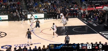 花了？约基奇背转身轻松抛投 掘金打出20-4攻击波