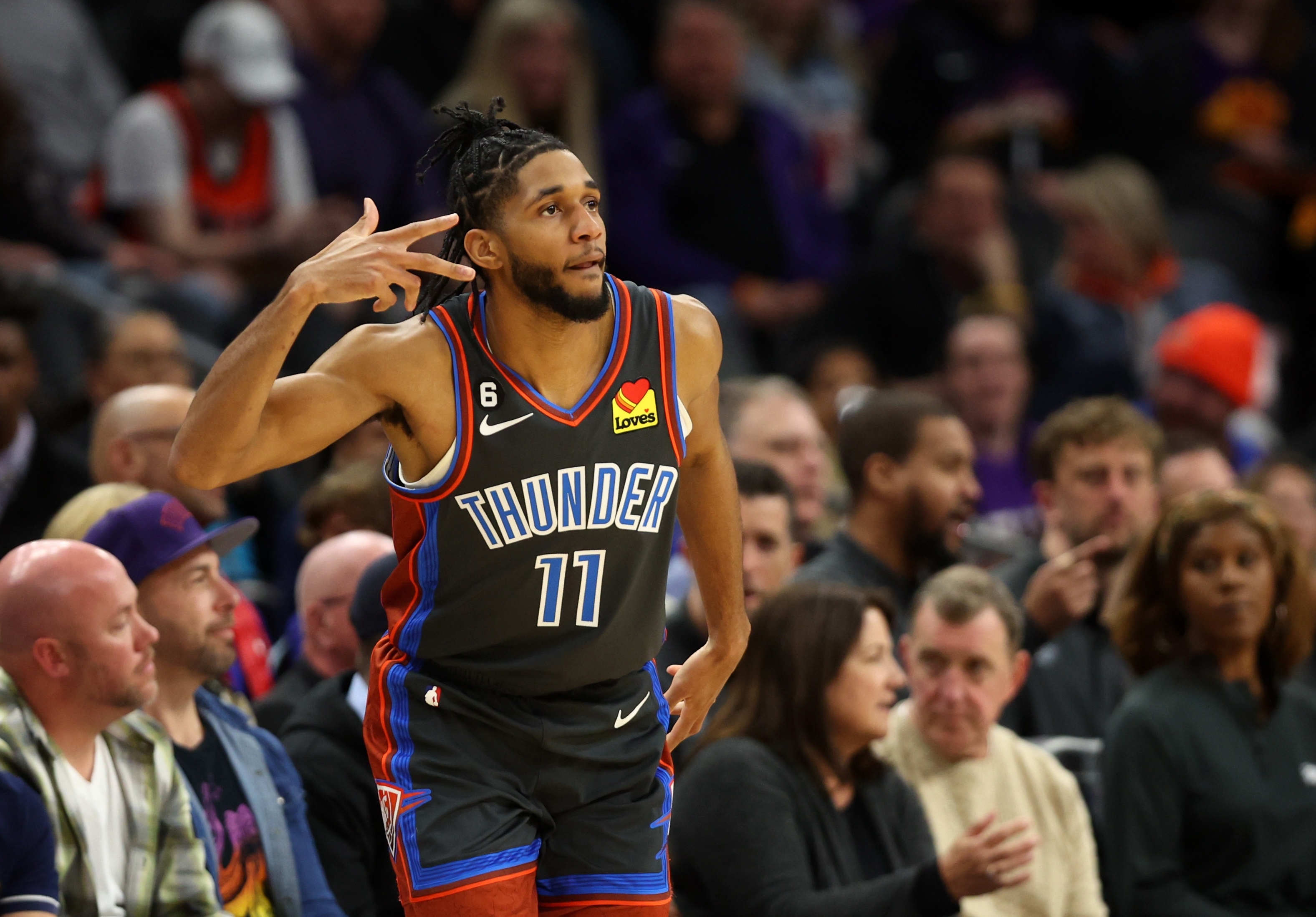 雷霆替补半场砍32分&以赛亚-乔14分 太阳替补合计仅6分