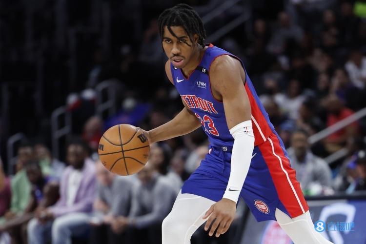 尽力局！艾维19投10中拿下21分5板5助 得分全队最高