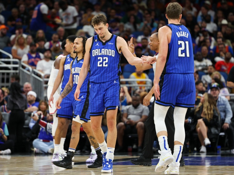 兄弟齐心！小瓦格纳14中8得24分5助 大瓦9中7得18分3板