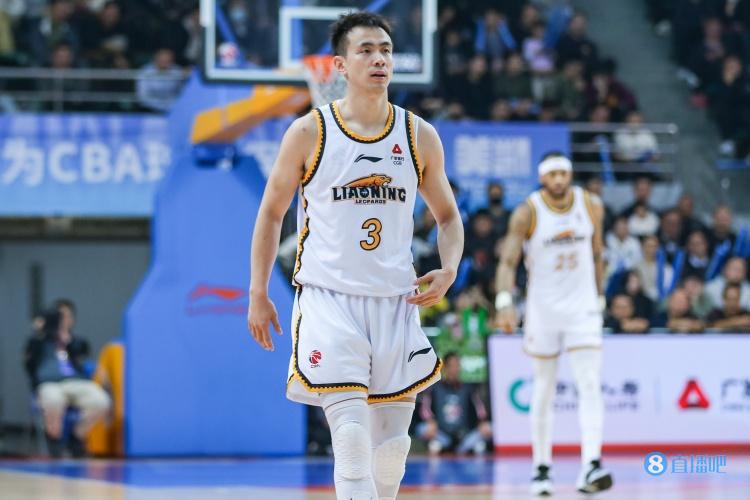 状态火热！赵继伟首节6中5&3记三分独得14分