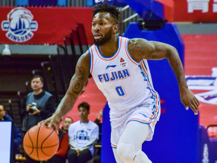 杰曼右脚踝严重扭伤 希望他积极配合治疗及康复 早日回归赛场