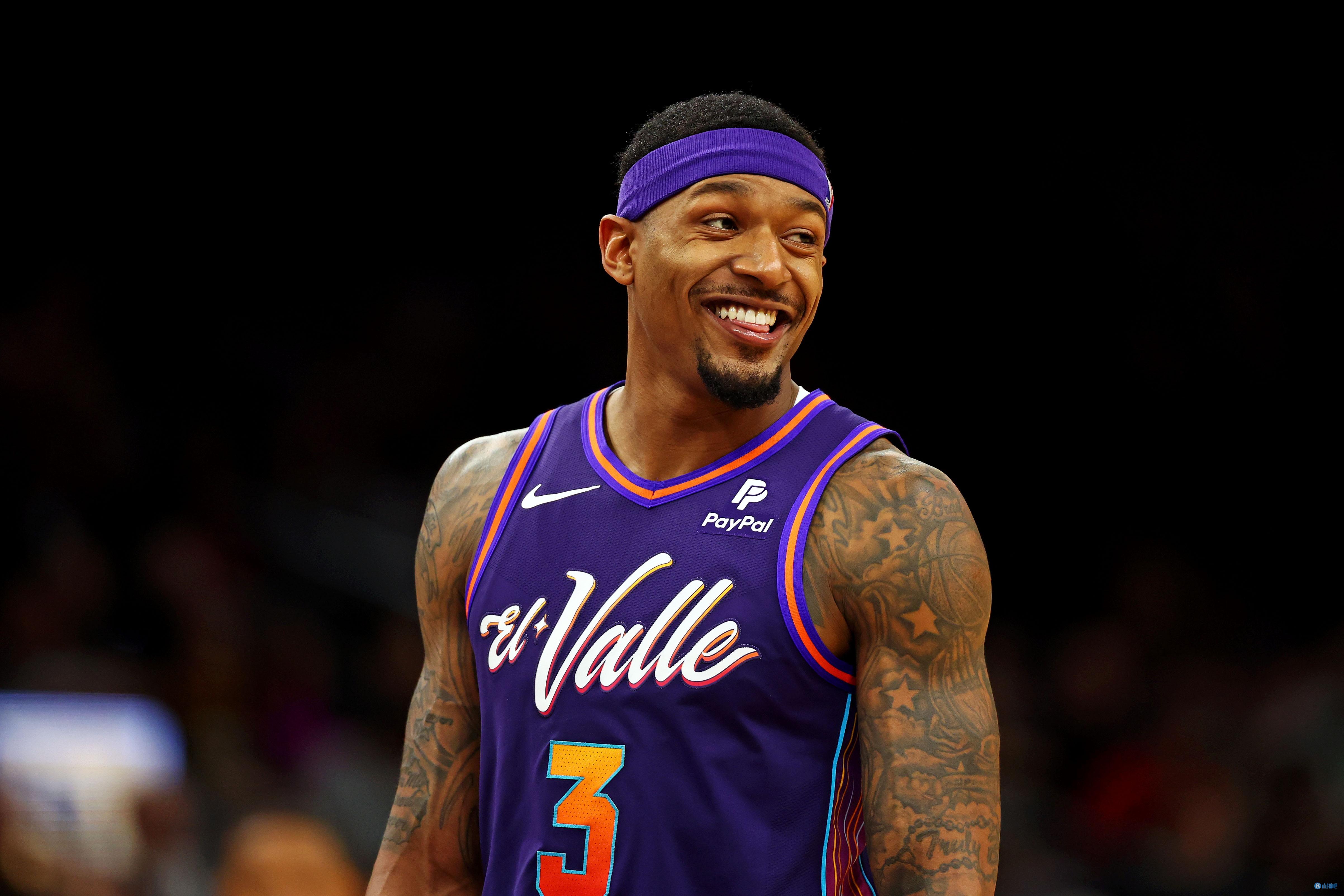 化身做饼师傅！比尔半场5中3 得到6分1板并送出7次助攻