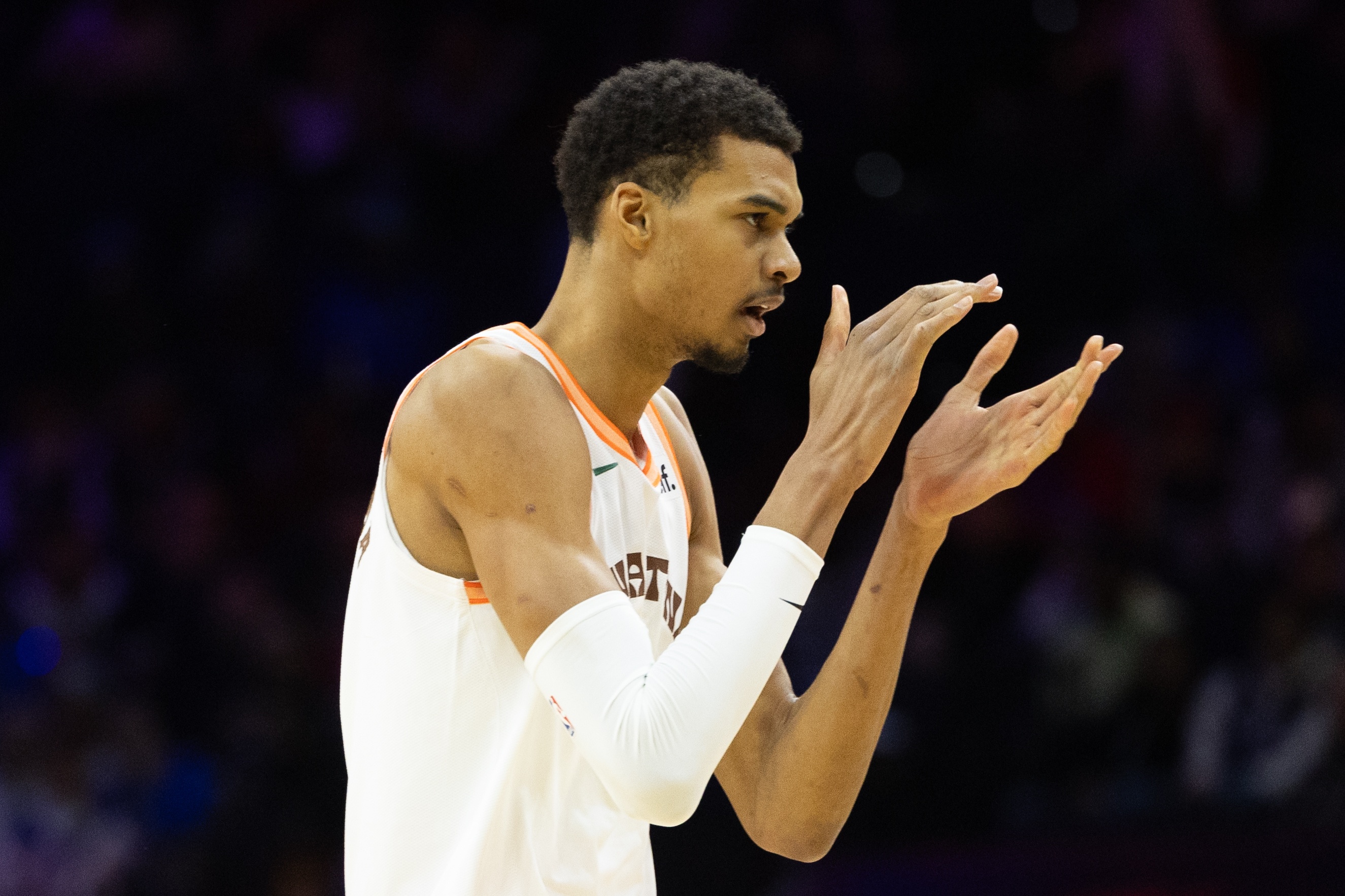 文班：为球队今天控制了比赛感到骄傲 这场比赛是一场战斗