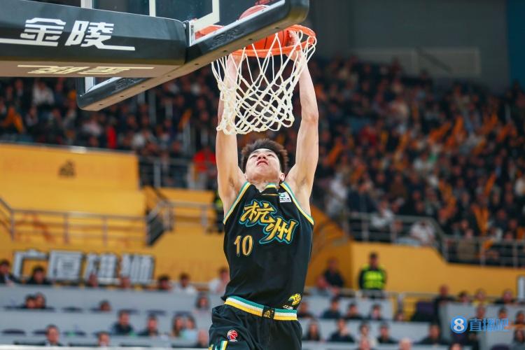 能攻能防！朱俊龙10中5拿下14分6板1助5断1帽&0失误 正负值+20