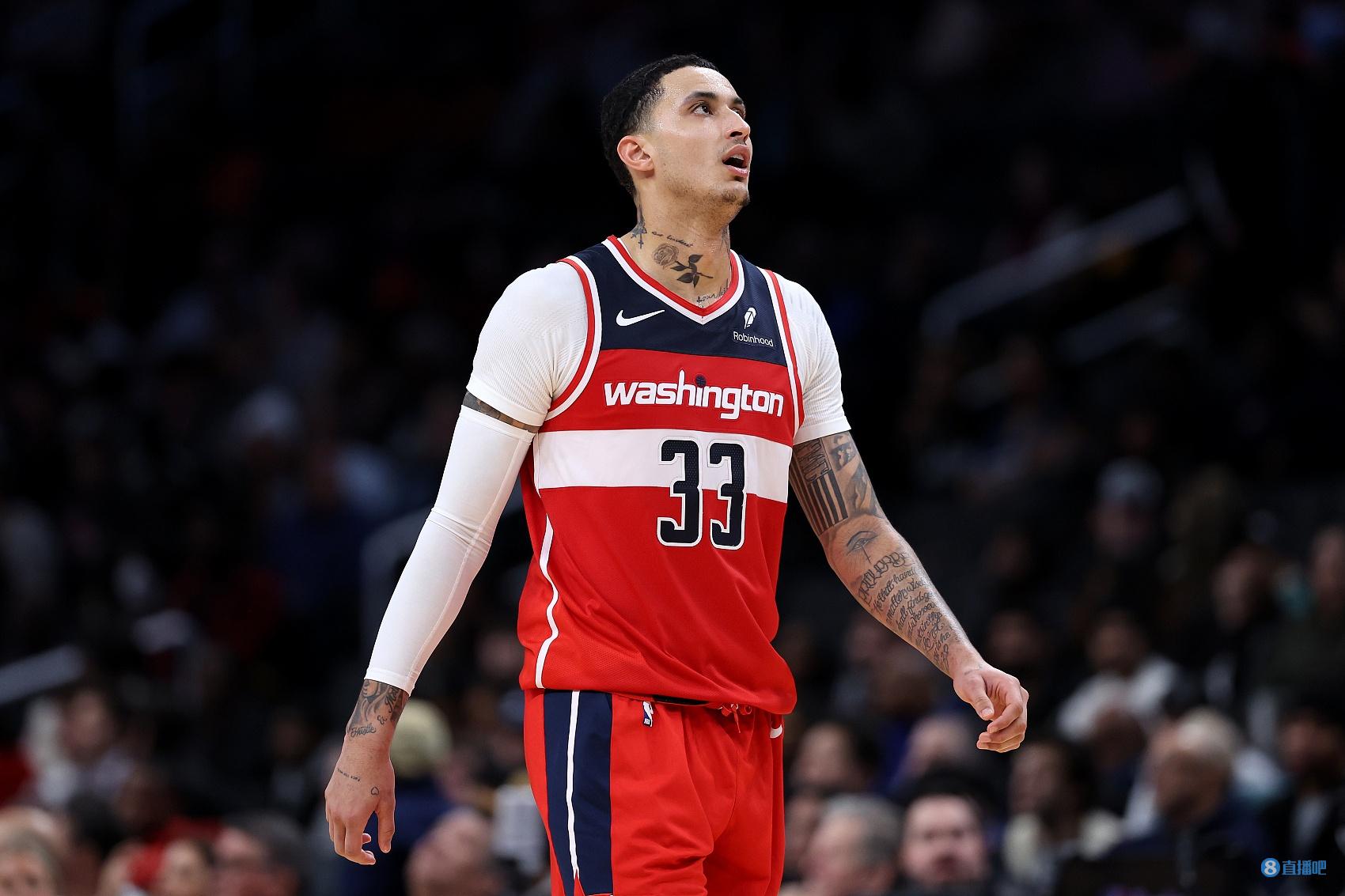 末节发力！库兹马前三节12中3末节6中4 全场拿到16分9板5助