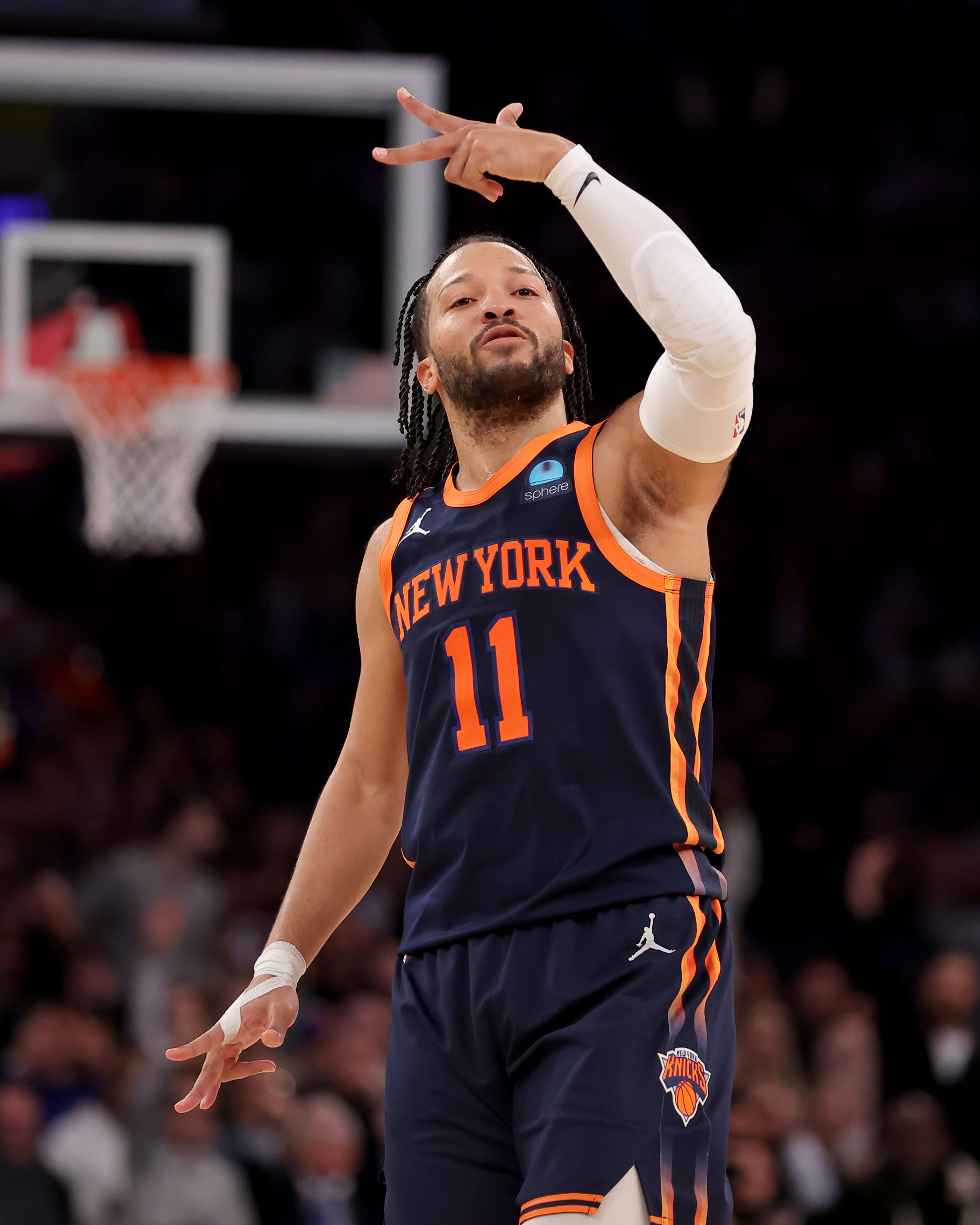 布伦森单场狂砍61分 队史单场第二高&仅次于甜瓜的62分！