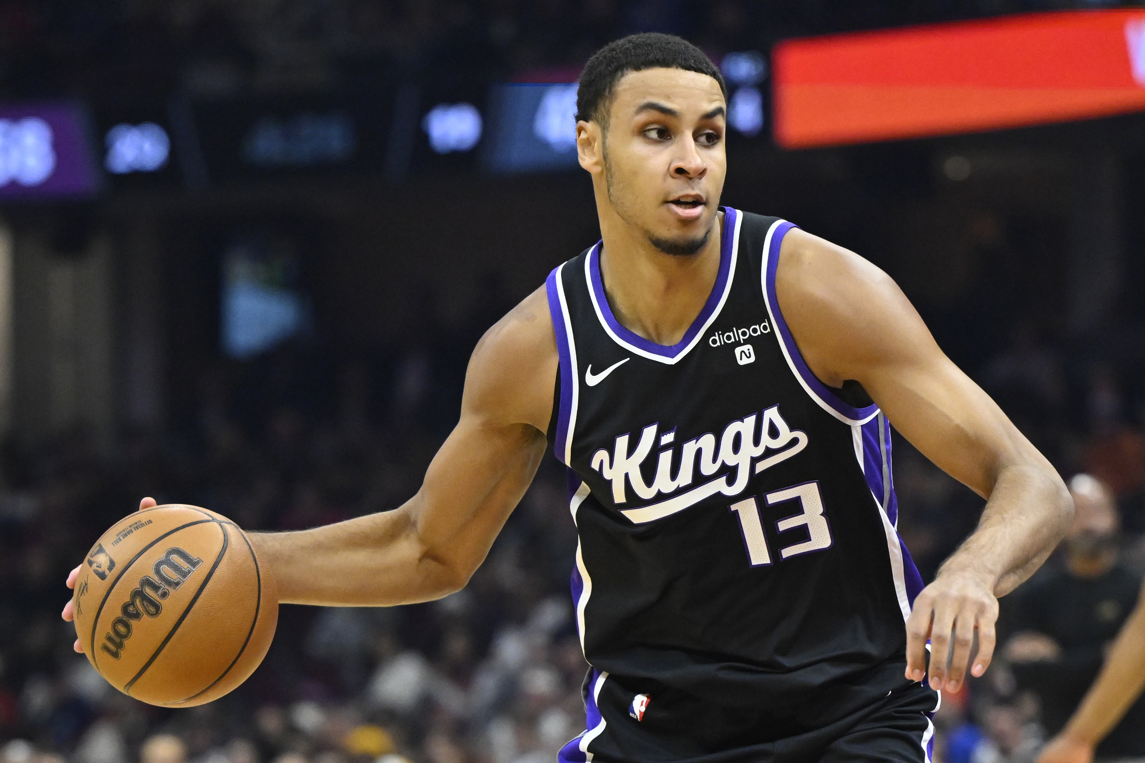 率先发力！基根-穆雷打满首节8中6砍17分 三分5中3