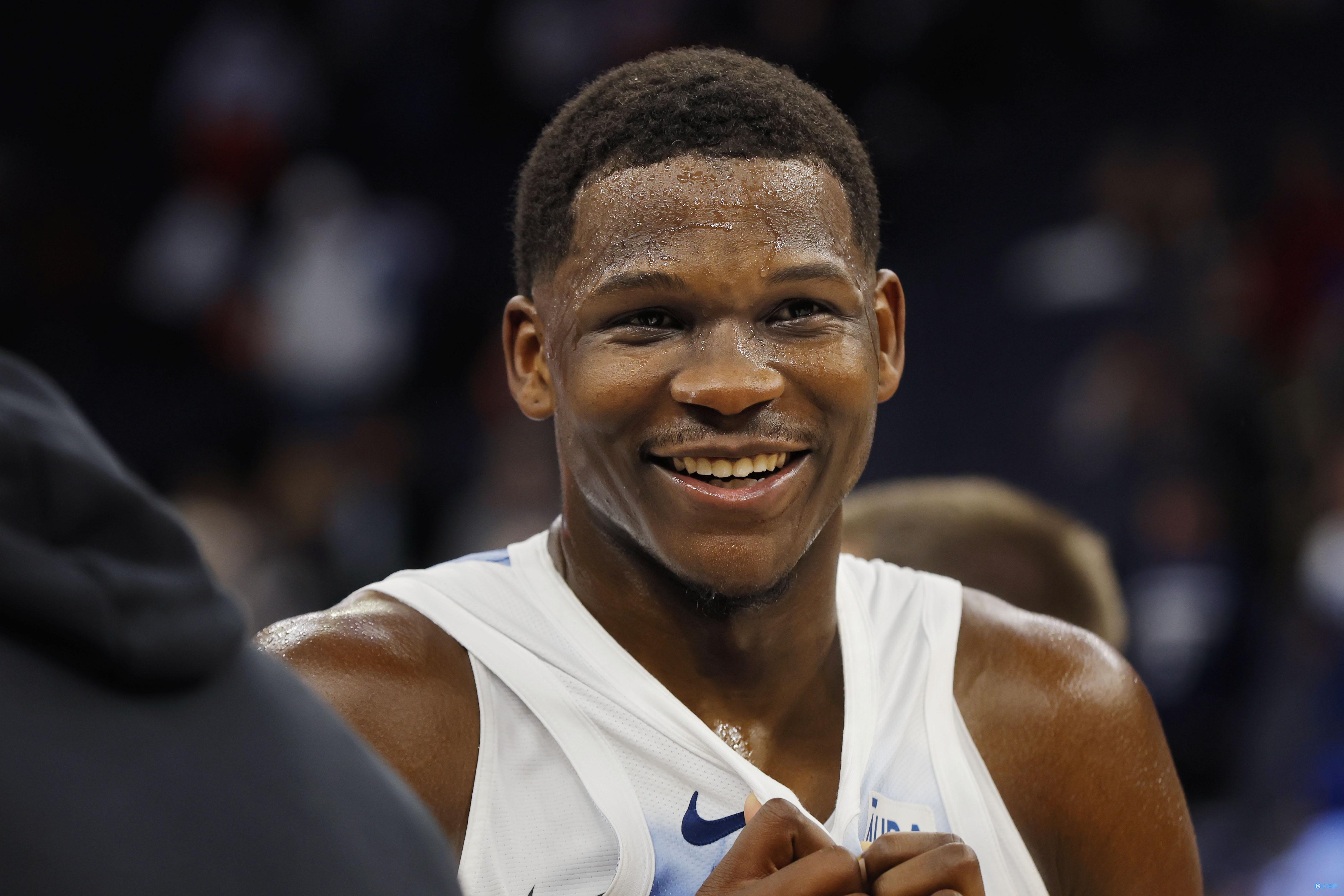 爱德华兹：我喜欢在关键时刻持球 也能承担各种后果