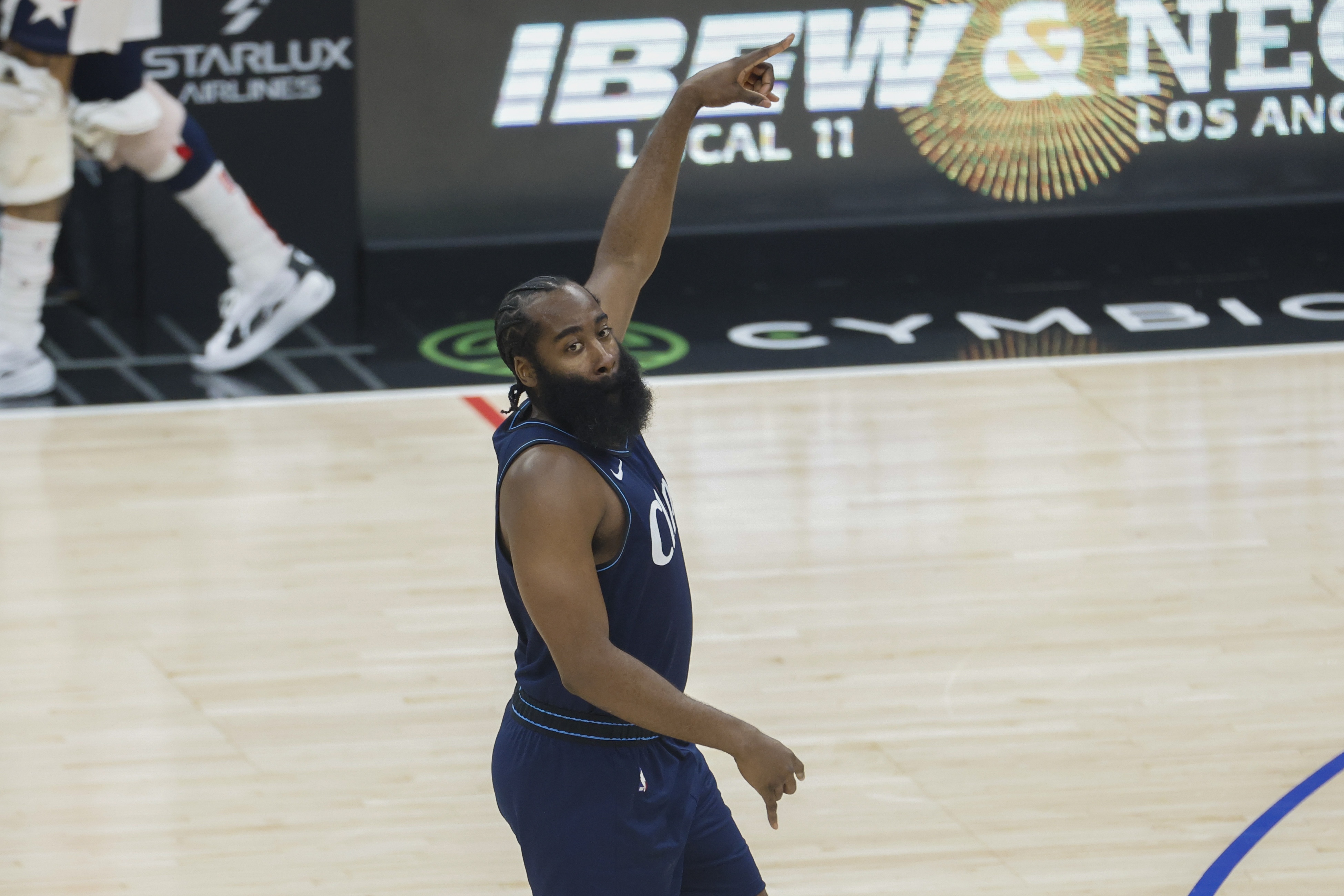 手感不佳但掌控局面！哈登38分钟23中6 得到20分6板8助1失误