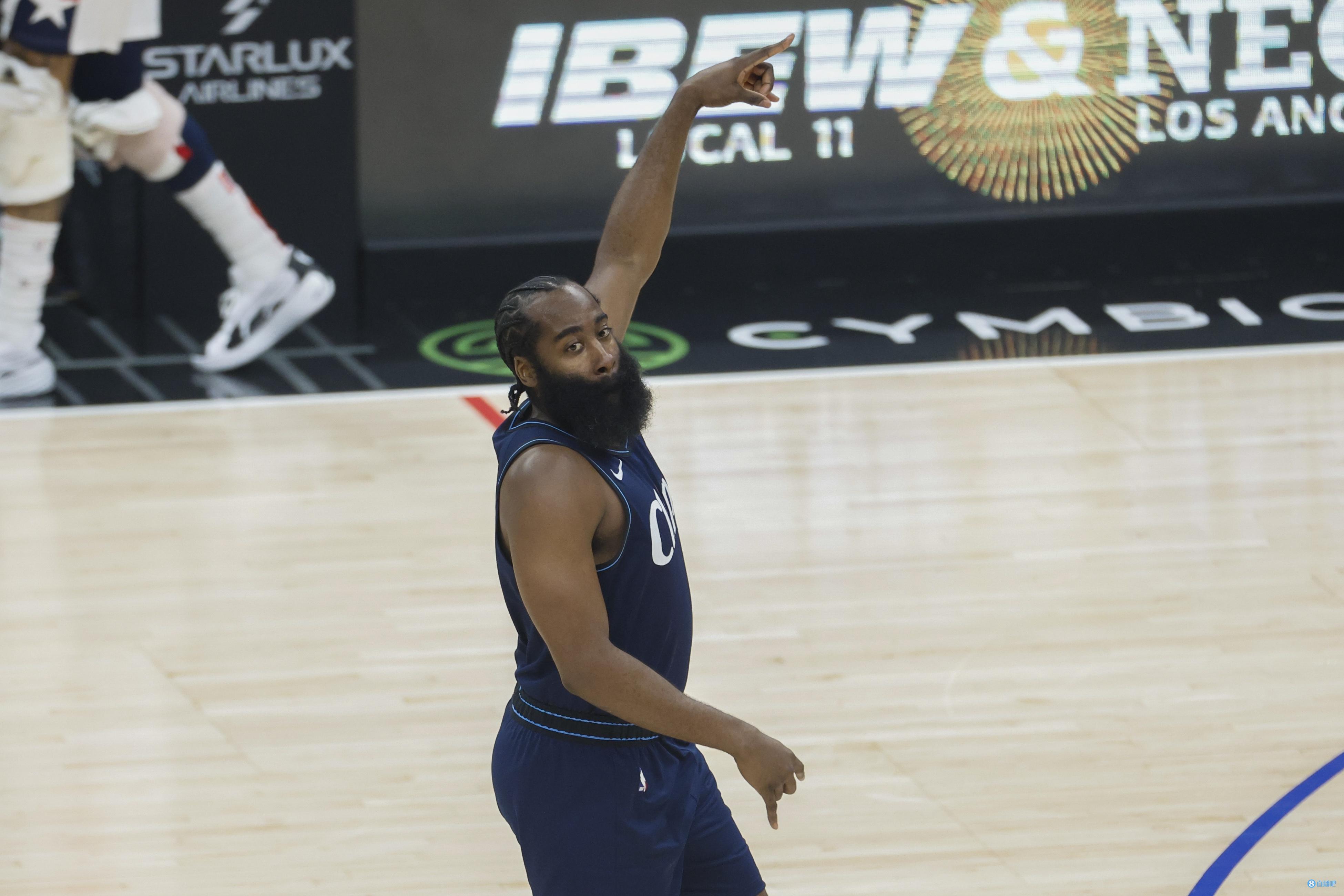 运筹帷幄！哈登13中5拿下15分5板10助 正负值+21