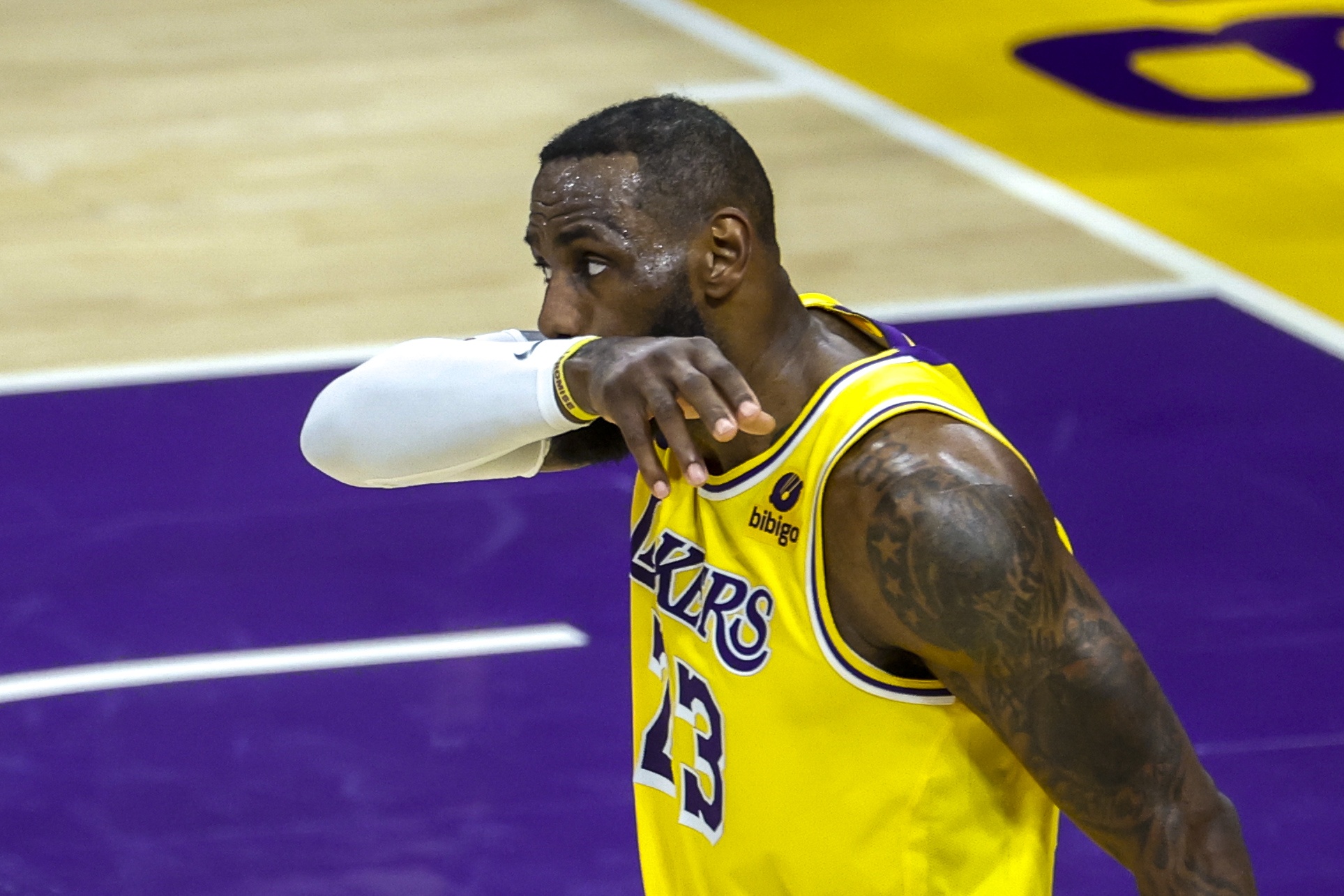 球队四天三赛！詹姆斯：我们没有展现出精力 必须要克服这种困难