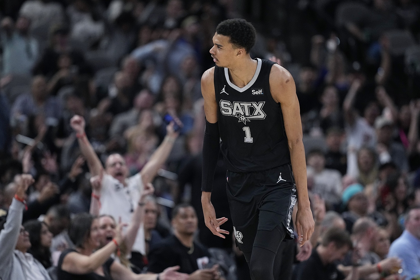 文班谈NBA激烈竞争：希望能更多参与其中 我走在正确的道路上