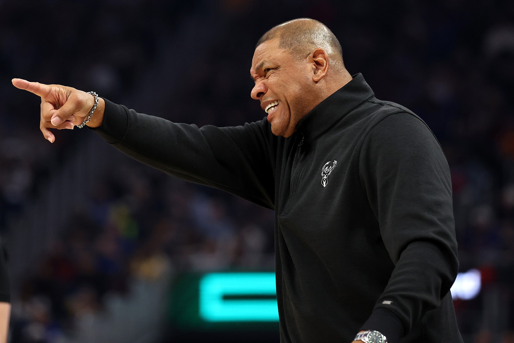 老里：我们最好的三分射手甚至都没人防了 但我们还是没能投进