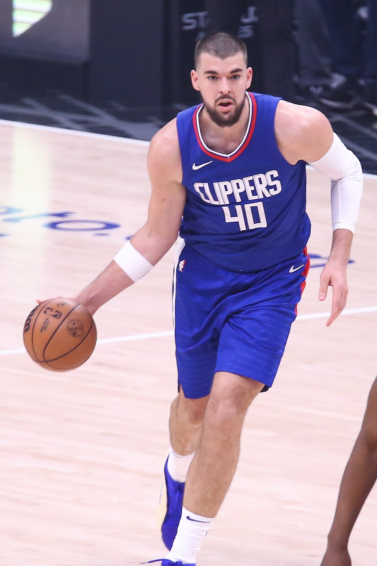 罚球挺稳！祖巴茨11中4&6罚6中得14分15板 包办快船最后6分